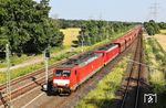 Etwas überraschend kam der GAG 48710 (Dillingen Zentralkokerei - Rotterdam-Maasvlakte Oost) mit 189 047 und 189 049 über das S-Bahn-Gleis bei Leverkusen-Rheindorf angefahren. (18.06.2025) <i>Foto: Joachim Bügel</i>