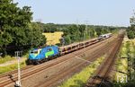 111 017 der HELROM GmbH Frankfurt (Main) vor dem Autozug DLr 1751 (Köln Messe-Deutz - Düsseldorf Hbf) bei Leverkusen-Rheindorf. (18.06.2025) <i>Foto: Joachim Bügel</i>