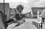 64 268 vom Bw Tübingen fährt mit P 3295 nach Herrenberg in Unterjesingen ein. (07.1959) <i>Foto: Jürgen Hagemann, Slg. R. Garn</i>