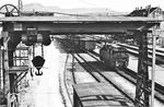 75 087 setzt nach Ankunft des P 3270 aus Urach im Bahnhof Metzingen um. (06.1958) <i>Foto: Jürgen Hagemann, Slg. R. Garn</i>