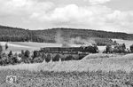 Eine badische VI c mit E 590 (Ulm - Freiburg/Brsg) auf dem Mauchachviadukt bei Unadingen. (07.1958) <i>Foto: Jürgen Hagemann, Slg. R. Garn</i>