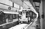 Ein ET 65 im harten Wintereinsatz in Stuttgart Hbf. (02.1958) <i>Foto: Jürgen Hagemann, Slg. R. Garn</i>