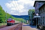 132 110	vom Bw Nordhausen fährt mit dem wenige Tage zuvor neu eingeführten D 1052 (Leipzig - Halle/S - Nordhausen - Kassel) durch den Bahnhof Witzenhausen Nord. (30.05.1990) <i>Foto: Wolfgang Bügel</i>