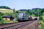 151 029 vom Bw Nürnberg Rbf mit einem Dg am alten Bebenroth-Tunnel bei Neuseesen. (31.05.1990) <i>Foto: Wolfgang Bügel</i>