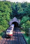 103 177	mit EC 170 "Rätia" (Chur - Basel SBB - Frankfurt/M - Hamburg-Altona) am 238 m langen Burghauner Tunnel bei Burghaun. (31.05.1990) <i>Foto: Wolfgang Bügel</i>