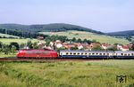 103 195	mit IC 692 "Hohenstaufen" (München - Stuttgart - Frankfurt/M - Hamburg-Altona) im Haunetal bei Oberhaun. (01.06.1990) <i>Foto: Wolfgang Bügel</i>