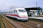 Die beiden Triebköpfe 401 014 und 401 511 als Probefahrt Dsts 83775 des AW Opladen im Bahnhof Solingen-Ohligs. (06.06.1990) <i>Foto: Joachim Bügel</i>