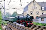 41 360 mit Sonderzug D 25020 vor der alten Feuerwache in Wuppertal-Barmen. (10.06.1990) <i>Foto: Wolfgang Bügel</i>