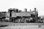Nach ihrer Ausmusterung am 9. Januar 1959 in Wiesbaden diente 91 1701 von November 1959 bis Mai 1961 im AW Frankfurt-Nied als Werklok. Danach wurde sie an einen Schrottverwerter nach Wetzlar verkauft. Für diese letzte Schleppfahrt war die Lok entsprechend beschildert. Das Bild entstand im AW Nied. (09.1962) <i>Foto: Karl-Ernst Maedel</i>