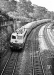 Innerhalb von 15 Minuten konnte Karl-Ernst-Maedel im Sommer 1963 drei hochwertige F-Züge in Mainz aufnehmen: Den Anfang machte gegen 12.15 Uhr am Mainzer Stadtpark der F 10 "Rheingold" nach Basel SBB mit der Heidelberger E 10 1266 auf dem Weisenauer Gleis. (07.1963) <i>Foto: Karl-Ernst Maedel</i>