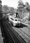 Gegen 12.20 Uhr folgte E 10 1268 (Bw Heidelberg) mit dem F 22 "Rheinpfeil" in Richtung Frankfurt (Main). (07.1963) <i>Foto: Karl-Ernst Maedel</i>