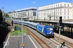 101 128 der Train Charter Services 's-Hertogenbosch (TCS) fährt mit dem RE 13-Ersatzzug RE 21605 aus Venlo/NL in Wuppertal Hbf ein. (19.06.2025) <i>Foto: Wolfgang Bügel</i>