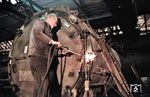 Die Aufarbeitung der 01 519 im Raw Meiningen dauerte vom 03.11.1990 bis	31.01.1991. Am 30. Dezember 1990 konnte die Lok nach über neun Jahren Abstellzeit ihre ersten „Gehversuche" im Raw-Gelände machen. (09.12.1990) <i>Foto: Joachim Schmidt</i>