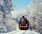 Durch die herrliche Winterlandschaft bei Zöblitz dampft 86 1049 mit Ng 63363 nach Marienberg (Sachs). (16.02.1990) <i>Foto: Joachim Schmidt</i>