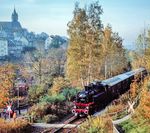 86 049 in Annaberg-Buchholz Süd mit der evangelischen Sankt Katharinenkirche auf dem Katharinenberg, deren Ursprünge aus dem 16. Jahrhundert stammen. (14.10.1990) <i>Foto: Joachim Schmidt</i>