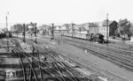 03 164 vom Bw Braunschweig verlässt mit E 619 (Bentheim - Hannover) den Bahnhof Minden (Westf). (23.08.1964) <i>Foto: Karl Wyrsch, Slg. D. Ammann</i>