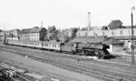 03 164 macht sich in Minden (Westf) mit E 619 auf den Weg nach Hannover. (23.08.1964) <i>Foto: Karl Wyrsch, Slg. D. Ammann</i>