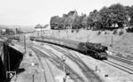 Die Stuttgarter 39 204 mit E 593 (Konstanz - Stuttgart) in Radolfzell. (10.08.1963) <i>Foto: Karl Wyrsch, Slg. D. Ammann</i>