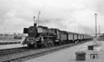 39 253 (Bw Stuttgart) fährt mit P 1954 aus Stuttgart in Eutingen (Württ) ein. (11.05.1963) <i>Foto: Karl Wyrsch, Slg. D. Ammann</i>