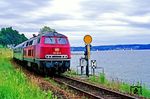 218 301 vom Bw Haltingen mit E 3816 bei Überlingen am Bodensee. (23.06.1990) <i>Foto: Wolfgang Bügel</i>