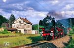 Durch den Bahnhof Neckarhausen auf der Gäubahn fuhr 01 1066 auf dem fototechnisch ungünstigen Außengleis durch. (24.06.1990) <i>Foto: Wolfgang Bügel</i>