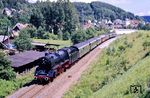 Bei Rodalben im Gräfensteiner Land ist 01 150 mit einem Sonderzug unterwegs. (01.07.1990) <i>Foto: Wolfgang Bügel</i>
