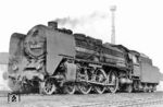 01 2118 (Bw Dresden Altstadt) im Bw Berlin-Karlshorst. Nach Ankunft der Schnellzüge in Berlin Ostbahnhof brachten die Loks den Leerreisepark meist rückwärts zur Abstellung nach Rummelsburg und fuhren anschließend Lz ins Bw Karlshorst zum Restaurieren.  (22.05.1971) <i>Foto: Rudi Lehmann, Slg. A. Höfig</i>