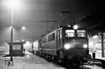 Die Erfurter 242 148 vor 132 109 vor P 6522 im abendlichen Erfurter Hauptbahnhof. (26.02.1984) <i>Foto: Thomas Fischer</i>