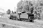 Tp2-82, eine preußische G 7², im Bahnhof Bydgoszcz (Bromberg). Sie gehörte wohl zu den Lokomotiven, die 1919 als Reparationsleistung an die Eisenbahnen in Polen abgegeben werden mussten. Während des Zweiten Weltkriegs wurden die nach Polen und Litauen abgegebenen Lokomotiven bei der Reichsbahn als 55 701 bis 55 894 und 55 1412 eingeordnet. (06.1957) <i>Foto: Netzker, Sammlung Thomas Fischer</i>