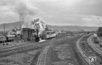 44 595 (Bw Ehrang) startet mit einem Kühlwagen-Güterzug Richtung Koblenz-Mosel im Ehranger Rangierbahnhof. (03.1967) <i>Foto: Robin Fell</i>