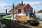 Im Juli 2021 war der Flixtrain mit einer besonderen Lok bespannt: 182 523 mit der Werbung für den 100. Geburtstag von Kaiser Franz Joseph in Hamburg-Harburg. (22.07.2021) <i>Foto: Benno Wiesmüller</i>