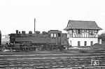 086 200 rangiert am Wärterstellwerk "Mn" aus dem Jahr 1906 im Bahnhof Mayen Ost.  (30.03.1971) <i>Foto: Wolfgang Bügel</i>