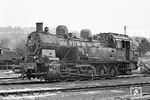 Von Plaidt aus ging es ins Bw Koblenz-Mosel, das Ende 1970 auch kurzzeitig einige preußische T 16¹ erhalten hatte. Aus Kaiserslautern war 094 592 (ex 94 1592) an die Mosel gekommen. Im Hintergrund steht 082 004. (30.03.1971) <i>Foto: Wolfgang Bügel</i>