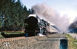 001 131 stürmt mit E 659 "Frankenland" (Saarbrücken - Hof) auf dem eingleisigen Streckenabschnitt bei Falls vorbei. (03.1973) <i>Foto: Robin Fell</i>
