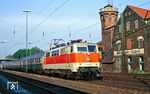 Die in S-Bahn-Farben lackierte Düsseldorfer 111 121 vor N 5505 auf dem Ortsgleis in Wuppertal-Unterbarmen. (27.07.1990) <i>Foto: Wolfgang Bügel</i>