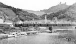 38 1264 vom Bw Limburg (Lahn) fährt mit P 1469 (Koblenz - Limburg/Lahn) in Balduinstein ein. (1953) <i>Foto: Carl Bellingrodt</i>