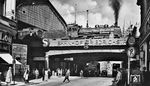 Nichts verdeutlicht besser die Berliner Großstadtatmosphäre als das bekannte Foto von Theo Heep mit der in Berlin Friedrichstraße ausfahrenden 38 2130 vom Bw Landsberg (Warthe). (1930) <i>Foto: RVM (Heep)</i>