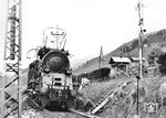 1931 wollten die Österreichischen Siemens-Schuckert-Werke (ÖSSW) ein neues Konzept mit einem Einankerumformer zum Gleichstrombetrieb bei Wechselstrom-Versorgung erproben. Dazu wurde das Einzelstück 1082.01 entwickelt. Die elektrische Ausrüstung wurde von den ÖSSW geliefert, der mechanische Teil kam von der Lokomotivfabrik Floridsdorf. Die 1082 wurde zunächst in Salzburg, später in Bludenz stationiert, von wo aus sie sehr zufriedenstellend im Planbetrieb über den Arlberg eingesetzt wurde. Der komplizierte Aufbau der Umformeranlage und deren Regelung bedingte allerdings eine ständige Betreuung durch den Hersteller. Deshalb wurde die Lok nicht von den BBÖ übernommen. Das Bild zeigt 1082.01 bei St. Anton. (22.07.1934) <i>Foto: Josef Stögermayr</i>