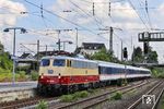 Der Versuch, an einen durchwachsenen Wettertag ein Sonnenbild zu machen, wurde direkt bestraft: Mit 'Wolkenschaden' fährt TRI 112 268 vor der Überführungsfahrt DLr 57717 nach Dortmund-Eving durch Solingen Hbf. (09.07.2025) <i>Foto: Joachim Bügel</i>