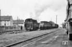 Im Nahgüterzug nach Warthausen nahm 99 651 auch das "Bahnhofsspritzgerät Nr. 1" mit. (26.04.1960) <i>Foto: Gerhard Karl</i>