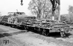Interessantes Lagegut auf Wagen der Brohltalbahn im Güterbahnhof Brohl. (13.04.1961) <i>Foto: Gerhard Karl</i>