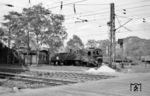 Lok 11sm rangiert im Güterbahnhof Brohl BE. Im Vordergrund verlaufen die Gleise der Linken Rheinstrecke. (13.04.1961) <i>Foto: Gerhard Karl</i>