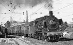 038 039 verlässt mit P 3969 nach Horb den Bahnhof Böblingen. (07.07.1971) <i>Foto: Burkhard Wollny</i>