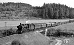 038 382 (Bw Tübingen) mit P 4332 (Sigmaringen - Tübingen) bei Kaiseringen-Frohnstetten. (07.08.1971) <i>Foto: Burkhard Wollny</i>