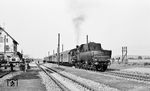038 637 (38 3637 vom Bw Tübingen) mit Wendezug P 3964 nach Böblingen im Bahnhof Gärtringen. (06.07.1971) <i>Foto: Burkhard Wollny</i>