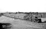 038 637	mit dem "Daimlerzug" N 3955 aus Sindelfingen bei Bondorf. (26.08.1971) <i>Foto: Burkhard Wollny</i>