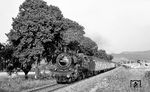 038 650 mit E 2072 bei Oberschmeien. (01.08.1971) <i>Foto: Burkhard Wollny</i>