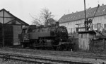 086 107 an den Versorgungseinrichten in Allersberg, dem damaligen Endpunkt der Strecke von Burgthann. (21.11.1970) <i>Foto: Burkhard Wollny</i>