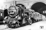 38 2469 vom Bw Falkenberg wartet vor P 286 in Berlin Anhalter Bf auf die Abfahrt. Der Zug fuhr in gut 6 Stunden über Jüterbog – Falkenberg (b Torgau) – Röderau nach Dresden Hbf. (05.1934) <i>Foto: Herbert Treichel</i>
