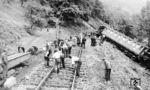 Nicht nur in den Weiten Russlands, auch auf dem Balkan waren ab 1943 die Partisanen zunehmend aktiv. Im Juli 1943 erwischte es den SF-Zug von Belgrad nach Wien bei Lichtenwald südöstlich von Steinbrück (Sawe). Es waren vor allem die jugoslawischen Widerstandskämpfer, die unter der Führung von Josip Broz Tito gegen die deutschen und italienischen Besatzer sowie deren Verbündete kämpften. (07.1943) <i>Foto: Dr. Hillebrand</i>